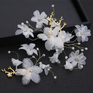 Lot de barrettes de mariée avec fleurs en organza blanc, fil doré et perles
