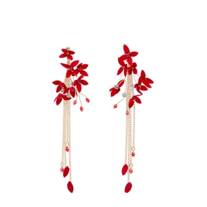 Élégantes boucles d'oreilles fleurs rouges faites main avec pompons dorés pour mariages