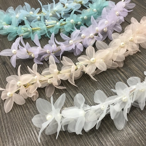 Serre-tête de mariée en tulle fait main avec perles en bleu, violet et blanc pur