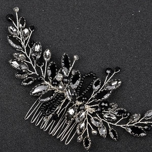 Pettine per capelli da sposa fatto a mano con cristalli neri e foglie d'argento per nozze