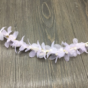 Serre-tête en tulle lavande avec perles blanches pour coiffures de mariage