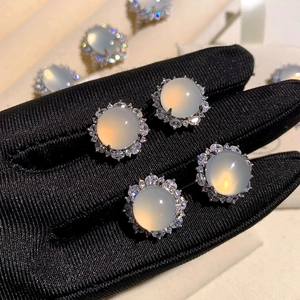 Eleganti orecchini in calcedonio e argento S925 con incastonatura di zirconi brillanti