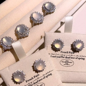 Orecchini a Bottone in Calcedonio Bianco in Nuovo Stile Cinese Con Perno in Argento Sterling 925 Base in Rame Zirconia Intarsiata Gioielli da Donna Quotidiano Banchetto