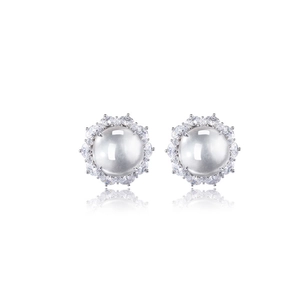 Boucles d'oreilles en quartz style pierre de lune avec halo de diamants et fini argenté