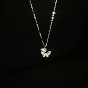 Elegante collana con ciondolo a farfalla in argento sterling S925 con zirconi su nero