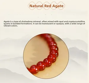 Vista macro de pulsera de cuentas de ágata roja natural con textura semitransparente