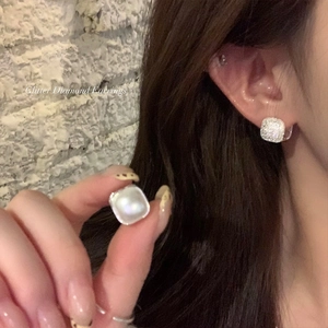 Square double-sided earrings with shimmering crystals and white pearl surface