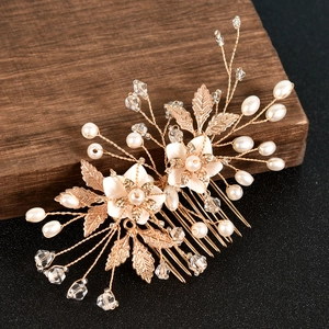 Peigne à cheveux de mariée fait main avec fleurs en résine perles et cristaux dorés