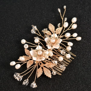 Peigne à cheveux de mariée avec fleurs en résine perles et feuilles de cristal dorées