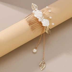 Elegante pettine per capelli dorato con rose bianche, perle e nappe in stile francese