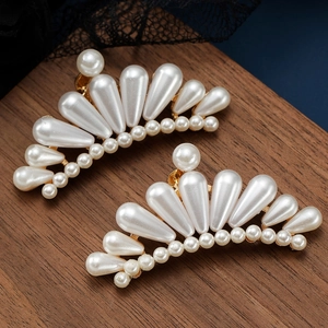 Elegant pearl shoe buckles for wedding shoes with gold base and water drop pearls
