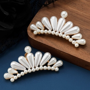 Elegant gold alloy shoe clips with high-luster pearls for wedding bridal footwear