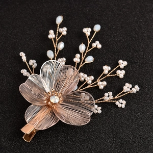 Pince à Cheveux de Mariée Faite à la Main en Alliage Doré Fleur Avec Faux Künstliche Perles Strass Élégante Coiffure de Mariage Femmes