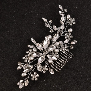 Pettine per capelli da sposa in argento con perle e cristalli, design floreale nuziale