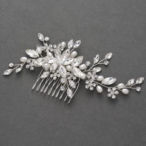 Exquisite bridal hair comb with pearls and rhinestones on elegant silver floral vine