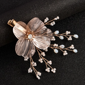 Barrette de mariée exquise en or avec fleurs en métal, perles et opales