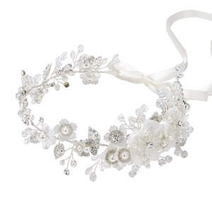 Serre-tête de mariée argenté avec perles, fleurs en cristal et ruban en satin blanc