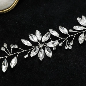 Vigne de cheveux de mariée exquise en fil d'argent avec strass en cristal marquise
