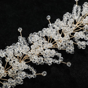 Vigne de cheveux de mariée élégante avec perles en cristal fait main sur fil doré de luxe