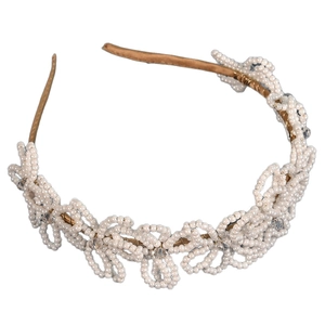 Cerchietto da sposa fatto a mano con fiori di perle bianche e strass su metallo dorato