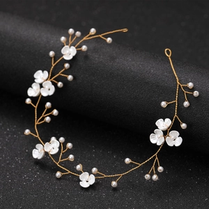 Vigne de cheveux de mariée avec perles blanches et fleurs faites à la main pour mariage