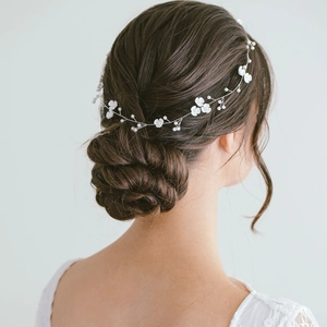 Vigne de Cheveux de Mariée Faite à la Main Avec Fleur Blanche Künstliche Perle d'Imitation Or Argent Alliage Coiffe de Mariage Pour Femmes Bijoux
