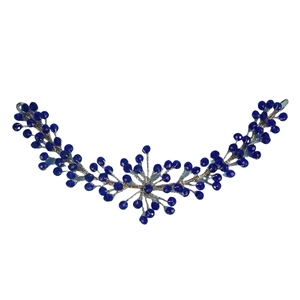 Cerchietto da sposa fatto a mano con perle di cristallo blu scuro e design a bacche
