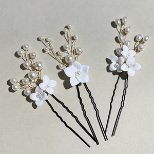 Set de 3 épingles à cheveux de mariée avec fleurs en céramique blanche et perles d'imitation