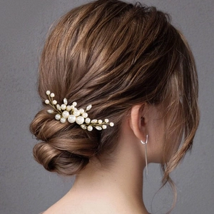 Handmade bridal hair comb with elegant pearls and sparkling crystals in a gold setting