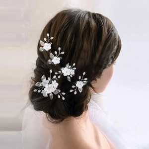 Bridal hair pin set with white fabric flowers and pearls for wedding hairstyles