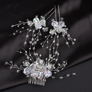Peigne et épingles à cheveux élégants avec fleurs en cristal pour coiffures de mariage