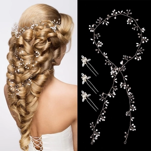 Set sposa con tralcio per capelli e forcine decorate con perle e cristalli chiari
