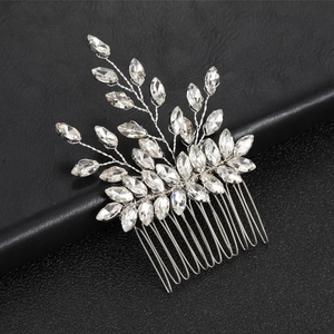 Peigne à cheveux de mariage argenté avec cristaux marquise et branches en fil artisanal