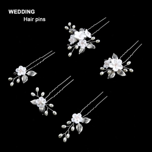 Set of 5 elegant white flower bridal hair pins with silver leaves and pearls