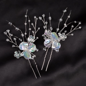 Paire d'épingles à cheveux fleur en cristal aux pétales irisés sur fil d'argent