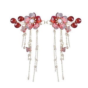 Détails d'épingles à cheveux fleurs dégradées rouges et violettes avec pampilles dorées
