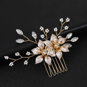Peigne à cheveux de mariée exquis avec feuilles dorées, strass et perles blanches