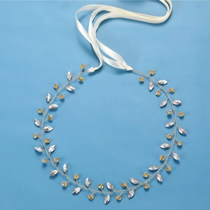 Eleganter goldener Brautkopfschmuck mit Silberblättern, Glassteinen und weißem Satinband