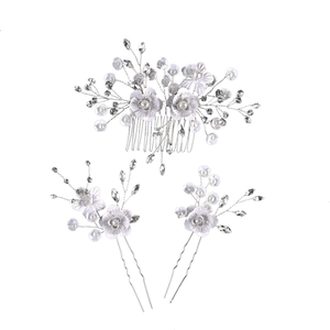 Set d'accessoires de cheveux de mariée avec fleurs blanches, perles et épingles argent