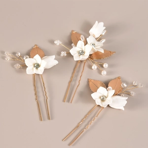 Parure d'épingles à cheveux de mariée avec fleurs en céramique et feuilles dorées faites main
