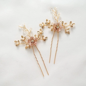 Lot de deux épingles à cheveux dorées avec fleurs roses et perles pour coiffure de mariée