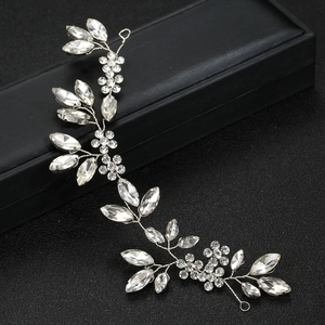 Silbernes Braut-Haarband mit Blumen-Strasssteinen und Kristallblättern für die Hochzeit