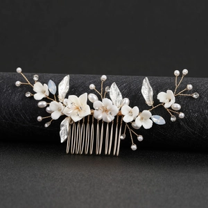 Peigne à Cheveux de Mariée Fait Main Avec Fleurs en Céramique Feuilles en Alliage Fausses Künstliche Perles Strass Coiffe de Mariage Élégante Bijoux