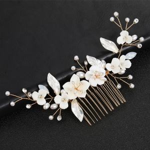 Peigne à cheveux de mariée avec fleurs en céramique blanche et feuilles dorées pour mariage