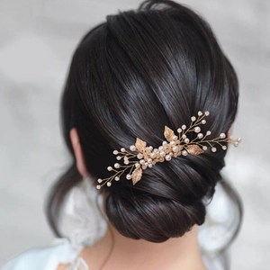 Eleganter Gold Legierung Blatt Braut Haarkamm Handgefertigte Imitierte Künstliche Perle Kristall Hochzeit Kopfschmuck Haarschmuck Für Damen Bankett