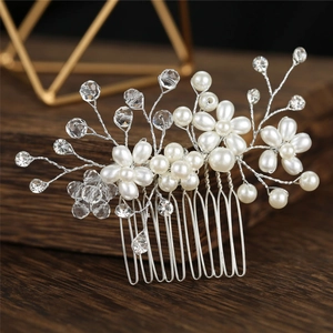 Peigne à cheveux élégant avec perles et cristaux pour coiffures de mariée de luxe