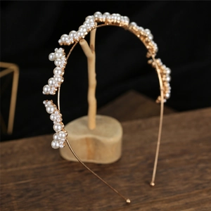 Serre-tête de mariée doré élégant avec perles blanches superposées pour mariages