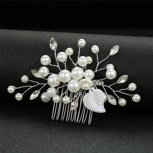 Peigne à cheveux de mariée fait main avec perles, fil d'argent, cristaux et feuille blanche