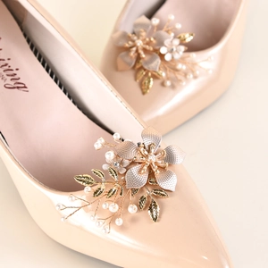Boucles de Chaussures en Alliage Floral avec Künstliche Perles d'Imitation et Feuilles d'Or Clips Décoratifs pour Talons Hauts Mariage Fête Bijoux Femme