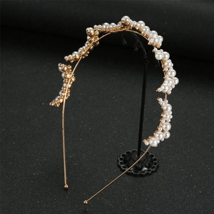 Serre-tête doré élégant avec perles blanches pour mariages et usage quotidien chic